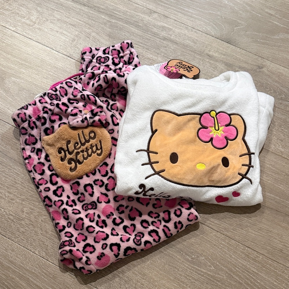 Hello Kitty Fleece Pink Leopard Pajama Set